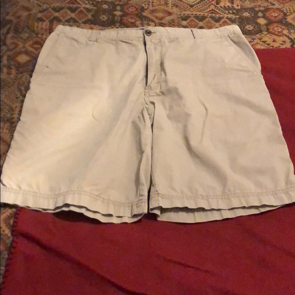 Men’s tan shorts